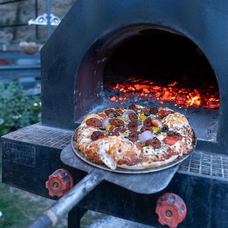 Stayvista At Floradale W Jacuzzi & Wood-Fire Pizza Kasauli Extérieur photo