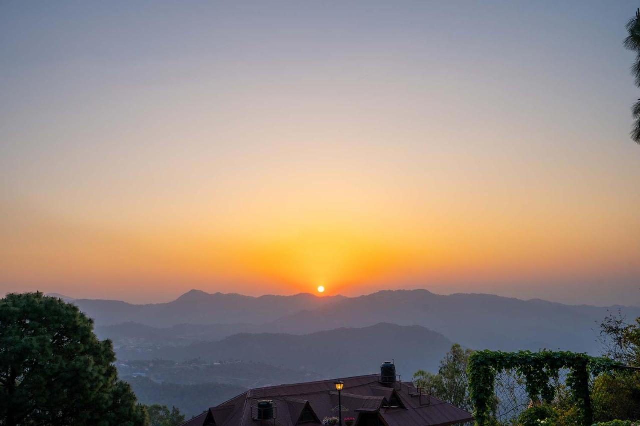 Stayvista At Floradale W Jacuzzi & Wood-Fire Pizza Kasauli Extérieur photo