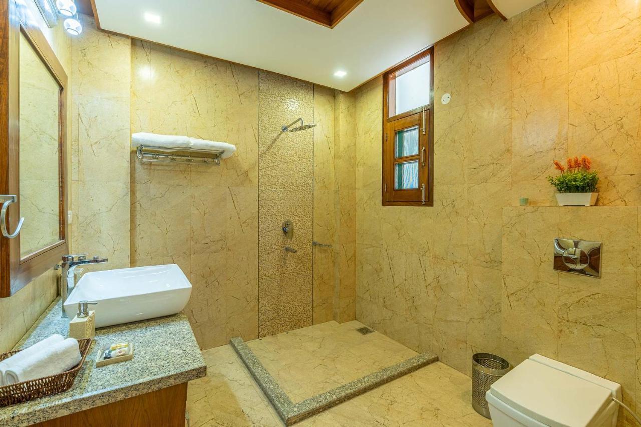 Stayvista At Floradale W Jacuzzi & Wood-Fire Pizza Kasauli Extérieur photo